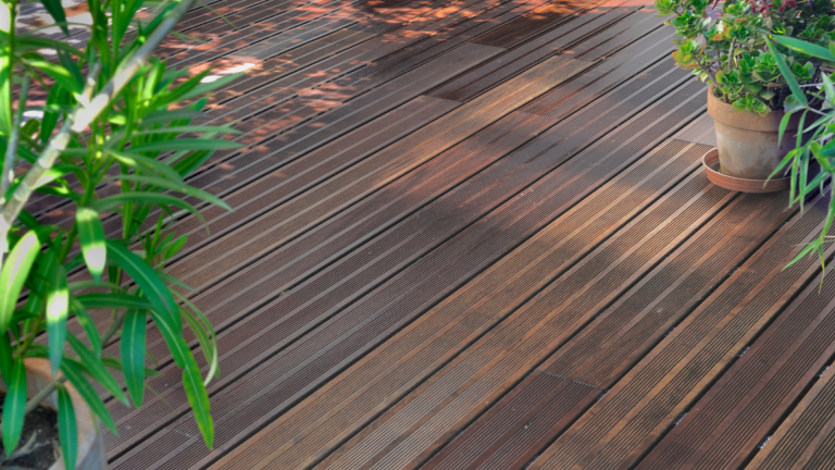 Terrasse bois sur mesure Sète : aménagements littoraux exceptionnels